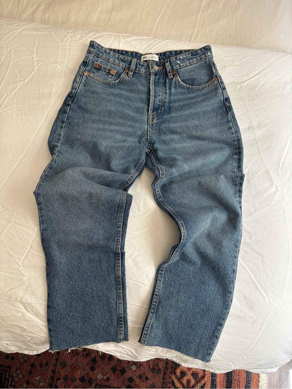 Zara Women’s Blue Denim Jeans with high waist and cropped hem